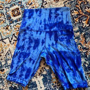 Lululemon blue tie dye bike shorts Excellent Condition sz: 8